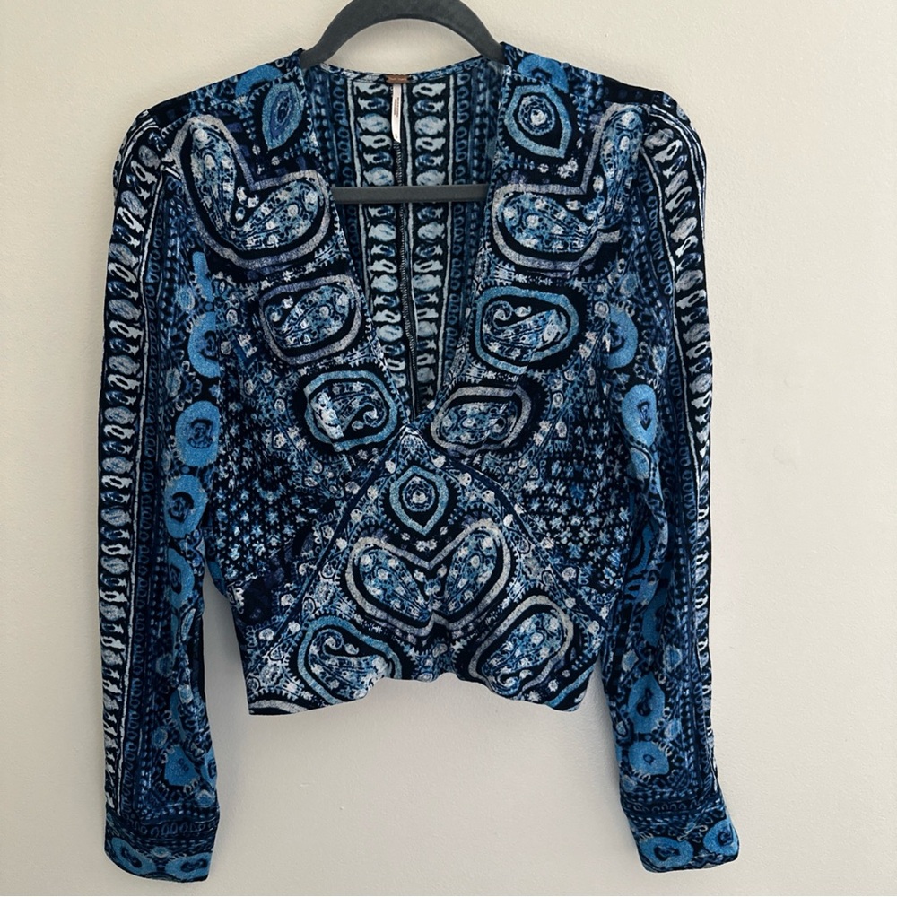 Free People Women's Blue Wild & Free Smocked V Neck Long Sleeve Boho Crop Top S